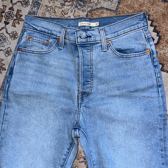 Stretchy Levi’s - Picture 2 of 3